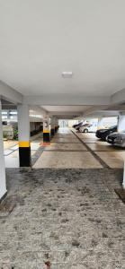 an empty parking lot with cars parked in a parking garage at Recanto Do Sol Bertioga in Bertioga