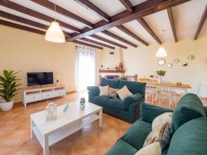 a living room with a couch and a table at Cubo's Casa El Jazmin High Privacy in Alhaurín el Grande