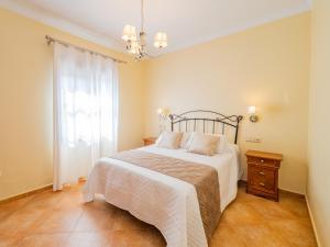 a bedroom with a large bed and a window at Cubo's Casa El Jazmin High Privacy in Alhaurín el Grande