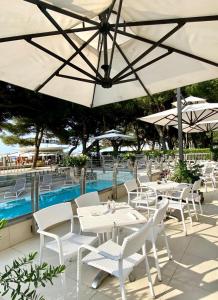 Bazén v ubytování Grand Hotel Playa nebo v jeho okolí