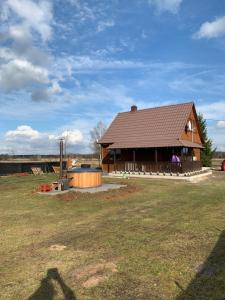 a large wooden house with a large yard with a large yard at Chatka Baby Agi in Cieciory