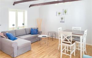 Posezení v ubytování 3 Bedroom Cozy Apartment In Visby