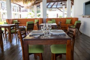 Restaurace v ubytování Fuego del Sol Beachfront Hotel