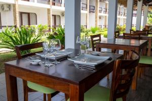 Restaurace v ubytování Fuego del Sol Beachfront Hotel