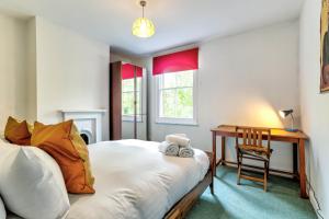 a bedroom with a bed and a desk and a chair at Upper Fisher Row in Oxford