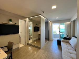 A television and/or entertainment centre at Flat Hotel à Beira Mar Recife by Direct