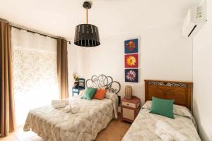 Een bed of bedden in een kamer bij El Patio Descubre la casa perfecta para tu grupo