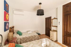 Ліжко або ліжка в номері El Patio Descubre la casa perfecta para tu grupo
