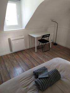 a bedroom with a desk and a table and a chair at Maison Triplex du jardin des plantes in Rouen