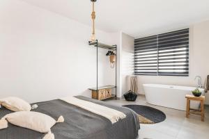 Posteľ alebo postele v izbe v ubytovaní Vacation home with stunning oceanview