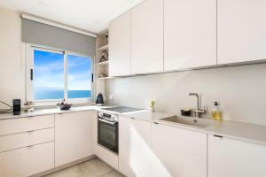 Kuchyňa alebo kuchynka v ubytovaní Vacation home with stunning oceanview