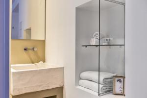 a bathroom with a sink and a mirror at Bed And Breakfast T57 in Bitonto