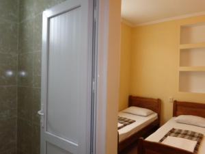 Postel nebo postele na pokoji v ubytování White Guest House