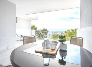 Fotografia z galérie ubytovania 14 Modern apt with terrace & sea view, gym, jacuzzi spa Duquesa, Manilva v destinácii Castillo de Sabinillas