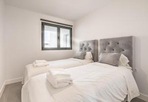 Fotografia z galérie ubytovania 14 Modern apt with terrace & sea view, gym, jacuzzi spa Duquesa, Manilva v destinácii Castillo de Sabinillas