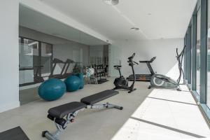 Fotografia z galérie ubytovania 14 Modern apt with terrace & sea view, gym, jacuzzi spa Duquesa, Manilva v destinácii Castillo de Sabinillas + 37 fotografií