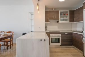Imagen de la galería de 22 Groundfloor apt 6 guests with garden access shared pool Manilva Duquesa Andalusia, en Manilva 18 fotos más