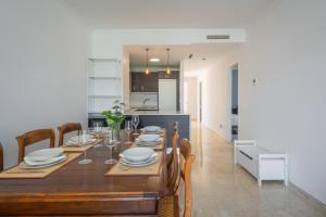 Imagen de la galería de 22 Groundfloor apt 6 guests with garden access shared pool Manilva Duquesa Andalusia, en Manilva
