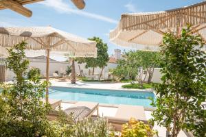 Bazén v ubytování Casa Az-Zagal - by Unlock Hotels nebo v jeho okolí
