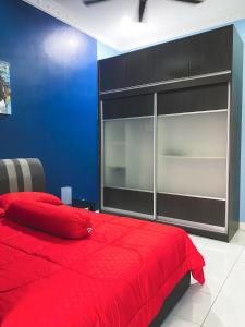 Postel nebo postele na pokoji v ubytování DF ZaheenulFitri Homestay (Muslim Homestay)