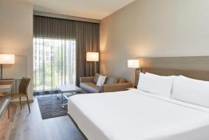 Postel nebo postele na pokoji v ubytování AC Hotel by Marriott Durham Duke University