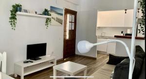 Televízia a/alebo spoločenská miestnosť v ubytovaní Urb Las Cañas Apartamento F1