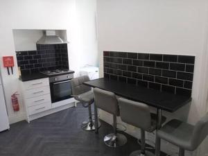 Η κουζίνα ή μικρή κουζίνα στο Ensuite Double-bed (E3) close to Burnley city centre