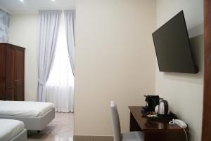 TV a/nebo společenská místnost v ubytování Monti 66 Hotel