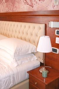 Postel nebo postele na pokoji v ubytování Monti 66 Hotel