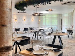 Restaurace v ubytování Hôtel Lancelot & Spa - Domaine du Roi Arthur