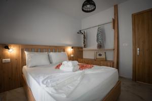 Postel nebo postele na pokoji v ubytování Aggire Zante Luxury Residence