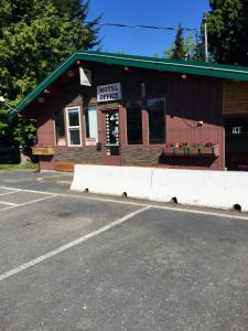 Gallery image of Copper River Motel in Terrace