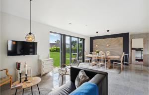 Prostor za sedenje u objektu Stunning Home In Haderslev With Wifi