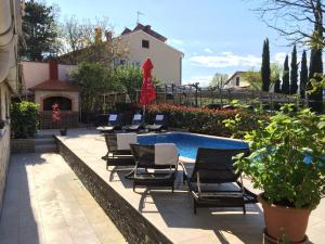 Swimmingpoolen hos eller tæt på Villa Dijana