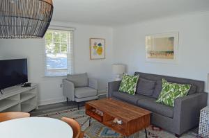 Televiisor ja/või meelelahutuskeskus majutusasutuses Edgartown Commons Vacation Apartments