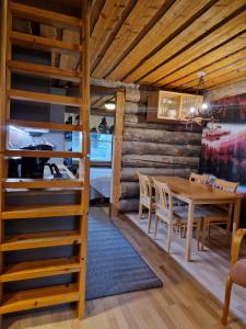a dining room with a table and a bunk bed at Korpikelo in Ylläsjärvi