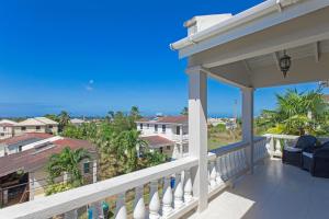 Balkon atau teras di Nevis Villa by Barbados Sotheby's International Realty villa