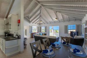 Restoran atau tempat makan lain di Nevis Villa by Barbados Sotheby's International Realty villa