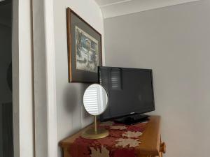 TV a/nebo společenská místnost v ubytování Private Double en-suite Room at the Groves