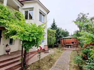 Zahrada ubytování Будинок з басейном біля моря для сімейного відпочинку