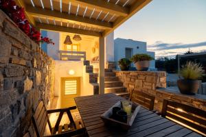 Balkón alebo terasa v ubytovaní Kallirroe Deluxe Villa with Sea View and Pool