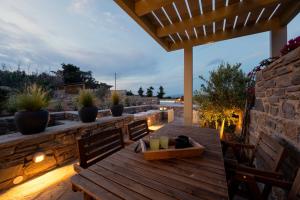 Balkón alebo terasa v ubytovaní Kallirroe Deluxe Villa with Sea View and Pool