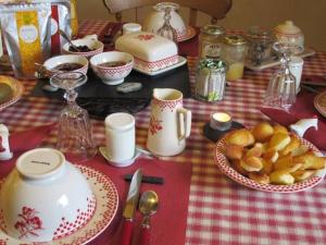 a table with a red and white table cloth with food at Chambre tout confort près du canal à Blain, accès handicapés, WiFi, TV, coin cuisine - FR-1-306-1255 in Blain +9 photos