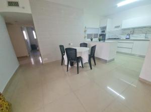 Ashkelon apartment near the beach tesisinde mutfak veya mini mutfak