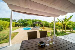 Vonkajšia záhrada v ubytovaní Villa Chiara with Private Pool and garden