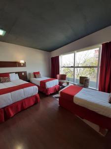 Säng eller sängar i ett rum på First Palermo Hotel