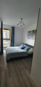 Giường trong phòng chung tại Apartament Latarnia Morska