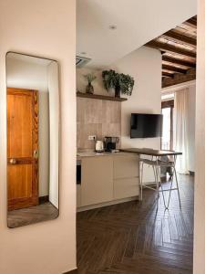 a kitchen with a table and a mirror in a room at CETTI - Centro in Granada