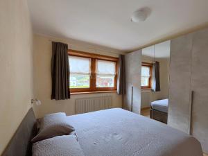 A bed or beds in a room at Skyrim Apartment - City Centre Még 16 kép
