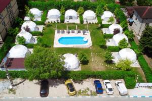 Bazén v ubytování Seagloo Glamping - Adults Only nebo v jeho okolí + 24 fotografií
